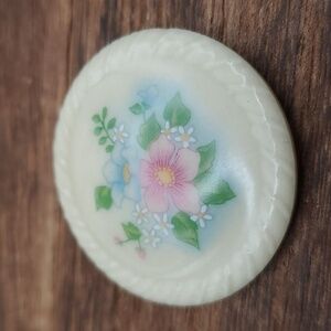 Porcelain cottagecore floral brooch vintage avon‎ B336